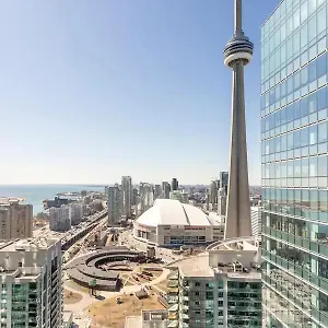 Luxury View & View - One Free Parking Apartment Toronto