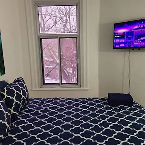 Full Kitchen \\ Tv + Netflix \\ B Homestay Montreal